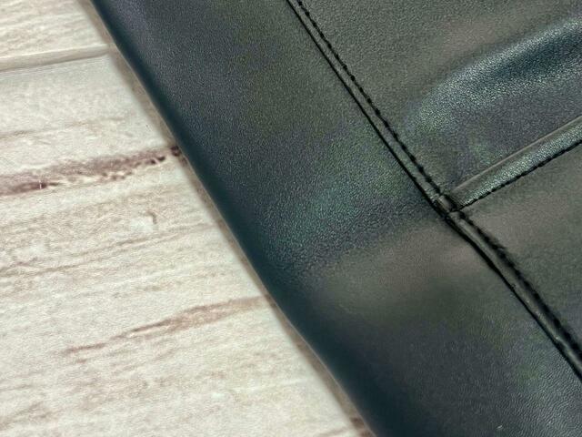 スムースレザー調のリッチなPVC生地