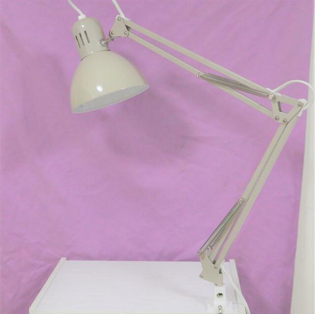 【IKEA テルティアル ワークランプ】取り付けパーツにアームを差し込めば完成です