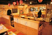 炭火活烹三是 新宿西口店 内観