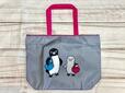 【付録:SuicaのペンギンのBig保冷トートバッグ〈ピンクグレー〉】サイズ:(約)横幅45cm ×高さ32cm× まち13cm (持ち手含まず)