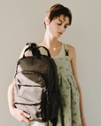 【emmi×コロンビアとの別注バッグ】「Great Smoky Garden™ E. 18L Backpack」コロンビア独自の撥水機能「オムニシールド」を採用したemmi限定カラーのバッグ
