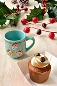 「ケープコッド・クックオフ」コーヒーカップケーキ、スーベニアデミタスカップ付き¥580｜東京ディズニーシー「クリスマス・ウィッシュ」（2016年）
