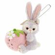 ぬいぐるみチャーム 2,200円｜東京ディズニーリゾート「ダッフィー＆フレンズのハートフェルト・ストロベリーギフト」スペシャルグッズ｜販売店舗：東京ディズニーシー「マクダックス・デパートメントストア」｜発売日：2024年1月15日（月）