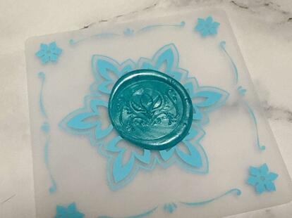 1分程度でシーリングスタンプを離しましょう