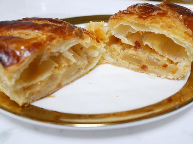 中にはりんごがぎっしり／紅玉アップルパイ　税込368円