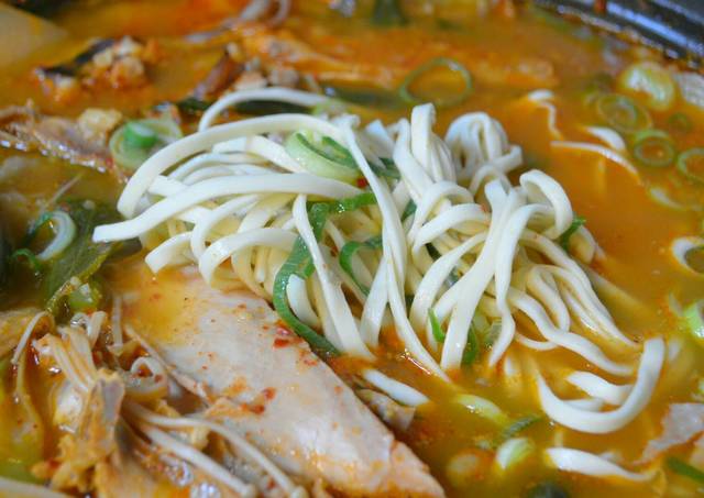 〆の麺や餅は各12000ウォン