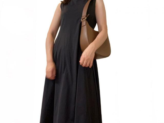 【ユニクロ レザータッチワンハンドルバッグ】ノースリーブの黒ドレスにはベルトを短く合わせると◎