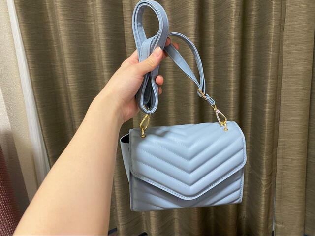 【SHEIN⠀ミニ シェブロン キルティング フラップ スクエアバッグ】水色のストラップでショルダーバッグに