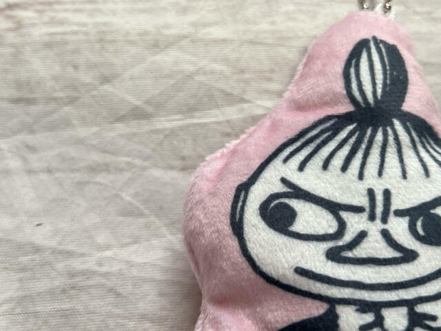 素材はポリエステル。起毛感のある生地