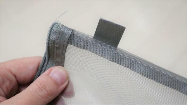 【ダイソー メッシュケース（A4）】タグ付きで引っ掛けることができます