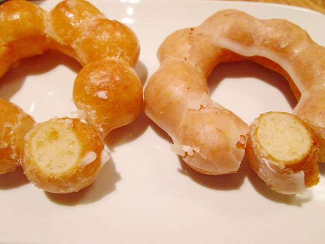 （右）セブン-イレブン「もちもちスイートリング」　（左）ミスタードーナツ「ポン・デ・リング」