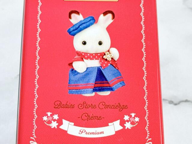 赤ちゃんコンシェルジュのリーダー的存在？の、ショコラウサギの赤ちゃん「クレム」ちゃんのアートプリント入り。かわいい！