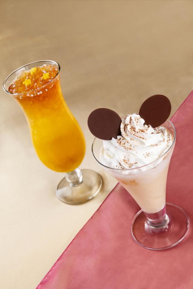 ドリーマーズ・ラウンジ　“ディズニー・ハロウィーン”　スペシャルドリンク（右：～スプーキーフローティーゴースト～、左：～スターライトランタン～）