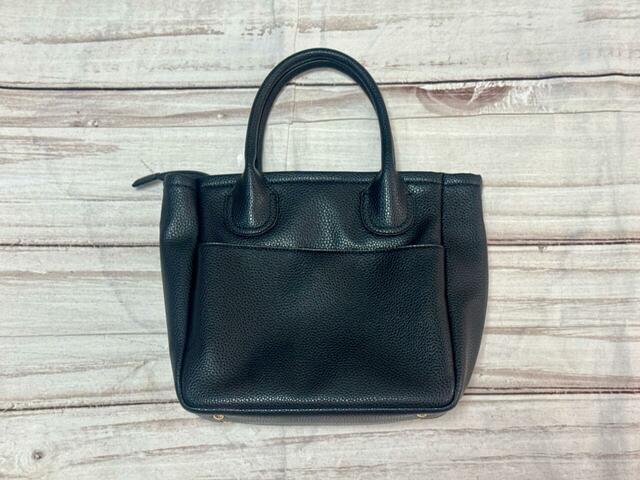 バックにはポケット付き！