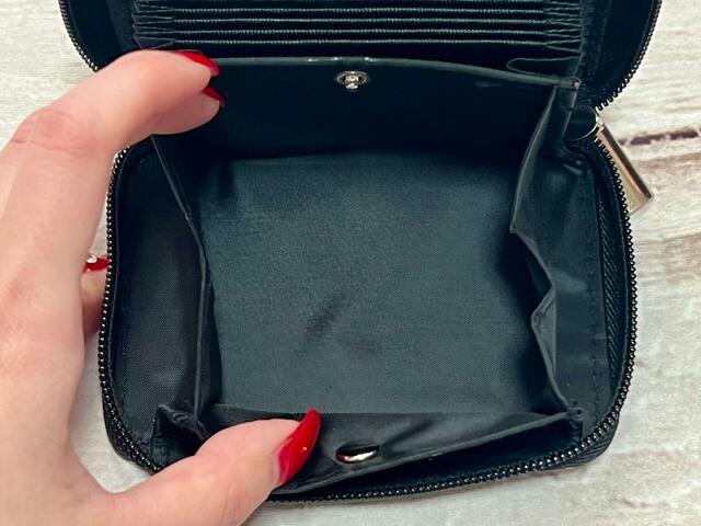 ガバッと開く小銭入れ