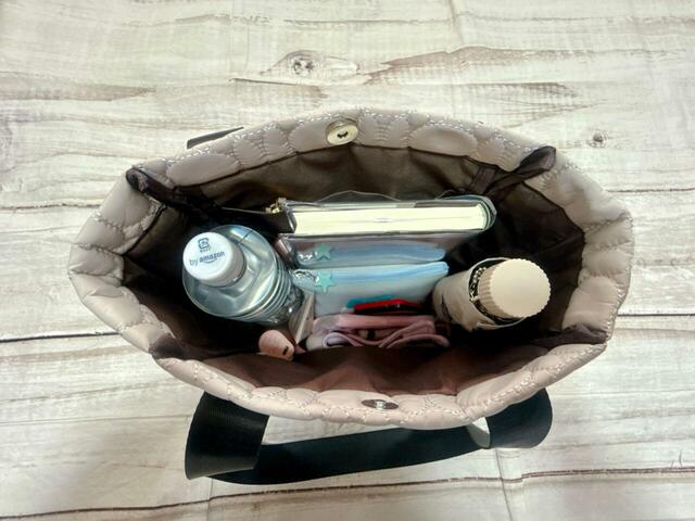 ペットボトルや折り畳み傘をメイン収納に入れてみました