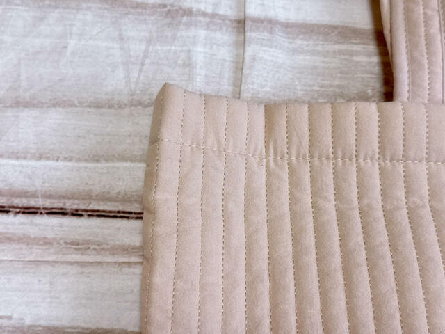 素材は綿100%。韓国の伝統的なキルティング「イブル」を用いています