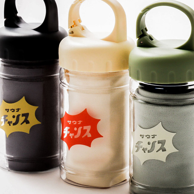 【3COINS】ボトル付きセームタオル（3色/各550円）