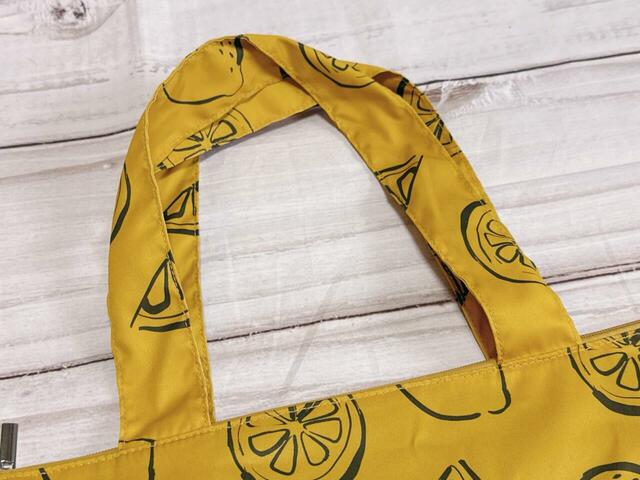 【カルディ レモンバッグ】持ち手の長さは約54cm。肩がけできる長さで、荷物が多い日も持ち運びやすい印象です◎