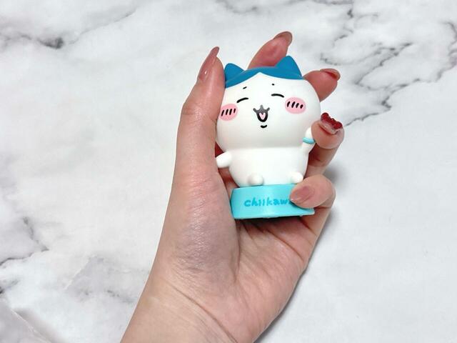 デスクやベッドサイドに飾るのにちょうどいいサイズ感