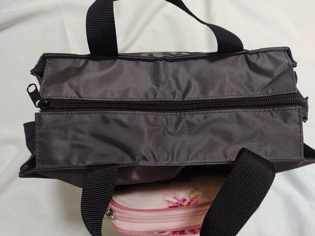 全部入れた状態で、チャックした状況