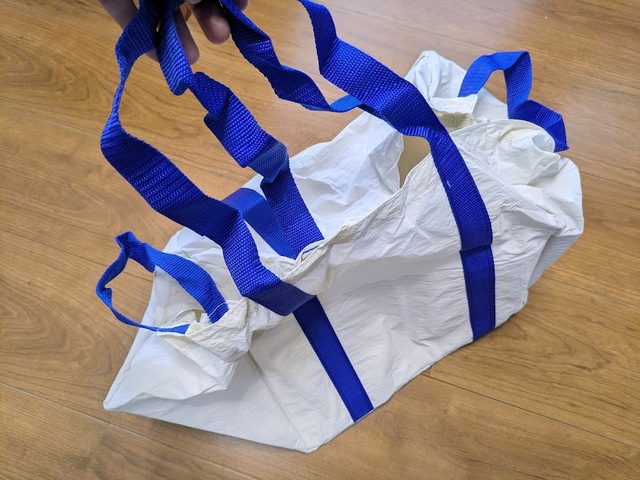 【3COINS セルフレジ用買い物バッグ】サイズは約高さ29.5×幅30×マチ30cm。耐荷重は8kgなので、しっかりお買い物をしても安心！