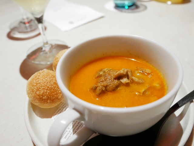 ディナーコースメニューの一例:スリランカカレーとパニプリ