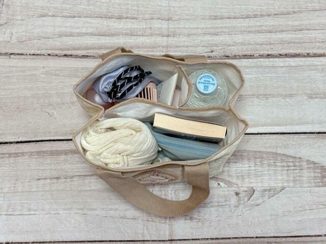 ちょっとした外出の際の荷物を収納