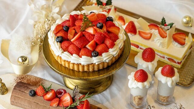 「クリスマス定番のショートケーキやタルト」＜期間：2026年11月1日～29日／2026年12月19日～25日＞【可愛らしい“ねこ”スイーツがいっぱい♪猫をテーマにしたクリスマスブッフェ＆アフタヌーンティーの予約スタート！】