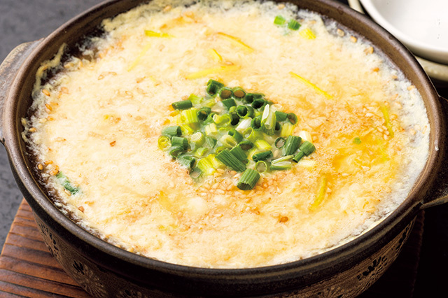 炭火やきとり 鳥茂（祐天寺） 鳥雑炊 1人前670円 風味のよい鶏のだしがご飯一粒一粒にしみこみ、思わず笑みがこぼれる優しい味わい。