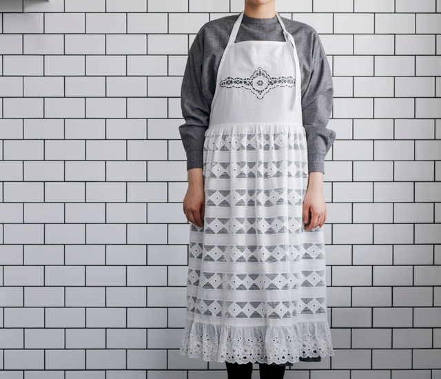 【DEAN ＆ DELUCA × BEAMS COUTURE】レースのエプロンドレス（ホワイト）