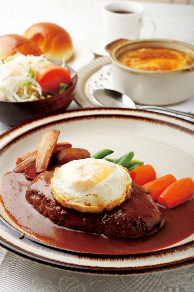 きっちん紅屋／ハンバーグステーキコース3,024円。肉のうま味がしっかり感じられるハンバーグは160g。