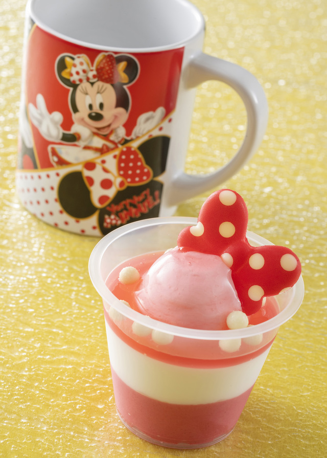 ヨーグルト&ラズベリームース、スーベニアカップ付き 800円|スウィートハート・カフェ|東京ディズニーランド「ベリー・ベリー・ミニー!」スペシャルメニュー