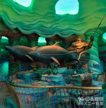 イルカはトリトン王の戦車を引く