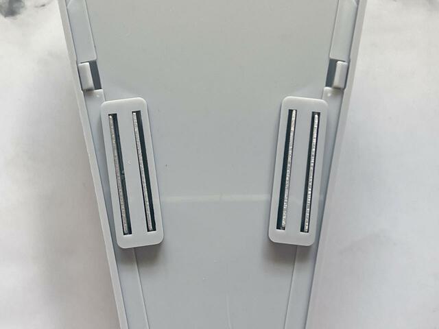 裏面にマグネットがついているので、冷蔵庫などに貼り付け可能！