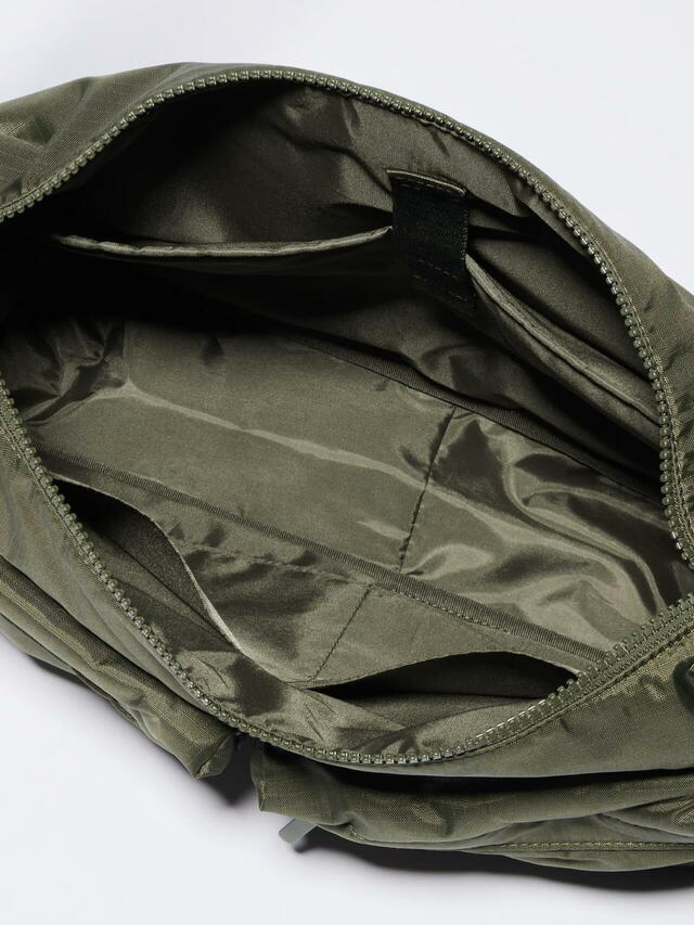 「マルチポケットショルダーバッグ」2,990円（税込）