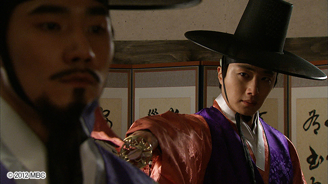 『太陽を抱く月』 © 2012 MBC