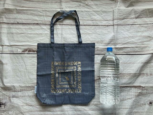 2Lのペットボトルと並べてみました