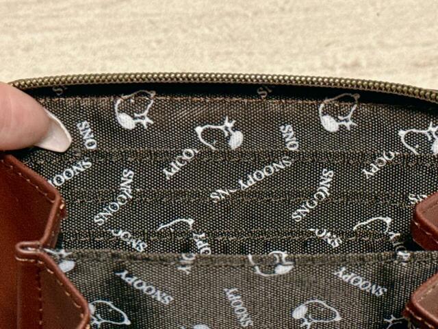 カードポケットは背面側に3つ