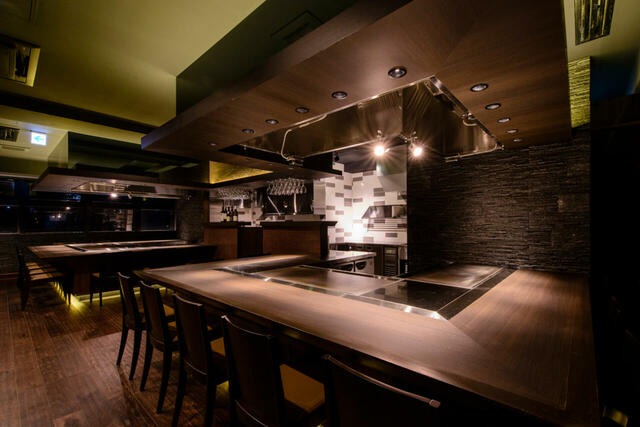 店内イメージ【鉄板焼レストラン「銀座のステーキ」新宿店2025年11月29日(土)オープン】