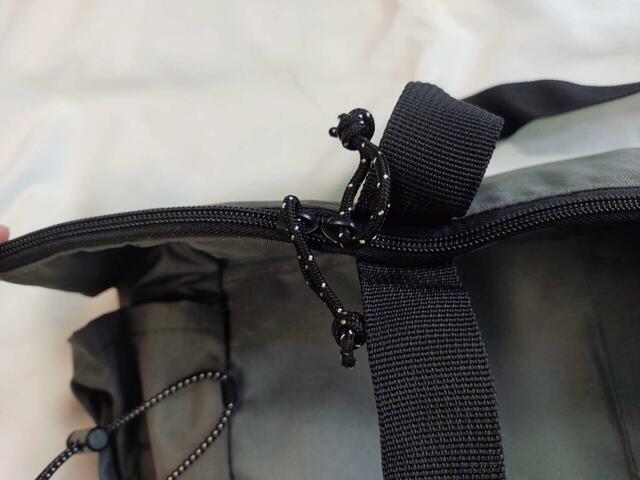 ダブルファスナー式で、開閉もラクラク