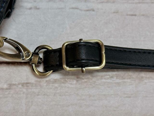 ショルダーストラップは長さ調整が可能!