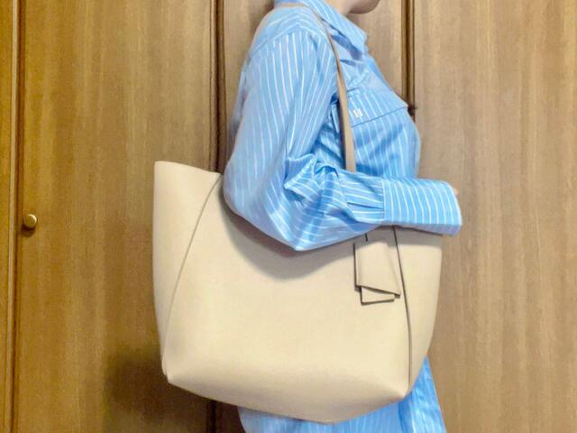 実際に持ってみたサイズ感。参考にしてみてくださいね！