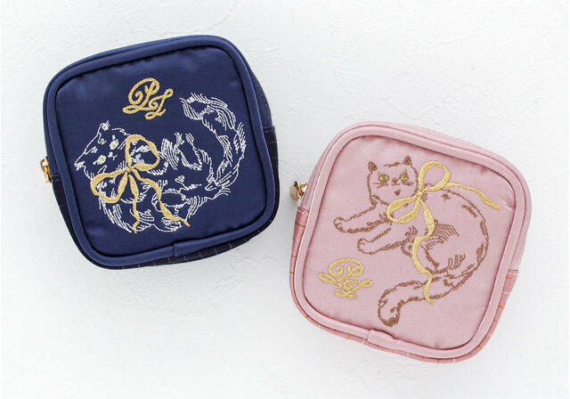 【PAUL & JOE ACCESSOIRES ポーチ付きエコバッグ】バッグを収納できるポーチには、アイコンキャットの“ジプシー”や“ヌネット”が刺繍されています♪