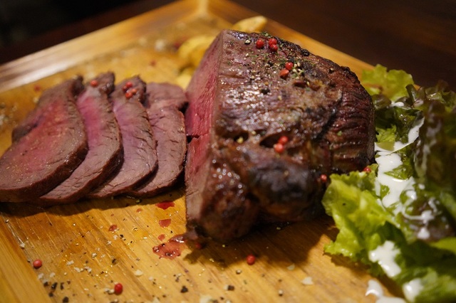 旨みたっぷり極上ローストビーフ