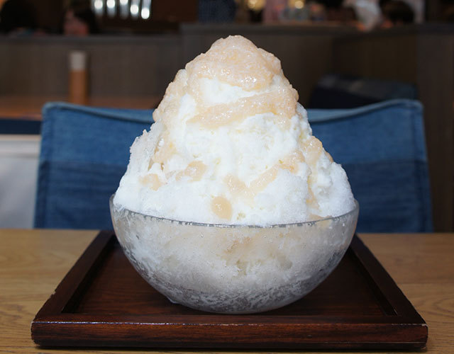 CAFFÈ SOLARE Tsumugi ルクア店／天然氷の削り氷 桃みるく～なごりの桜～ 918円