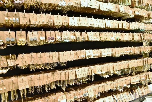 【AWESOME STORE TOKYO（オーサムストア トーキョー】ピアスやイヤリングもたくさん。