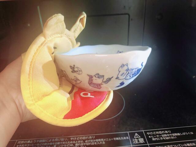 電子レンジで温めた料理を取り出す時もスムーズ