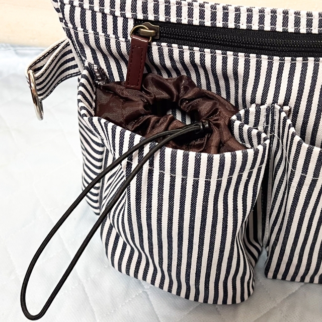 【KAINU犬用お散歩バッグ大容量ウエストポーチ】巾着を閉じれば、おやつや小物入れにもなりますよ