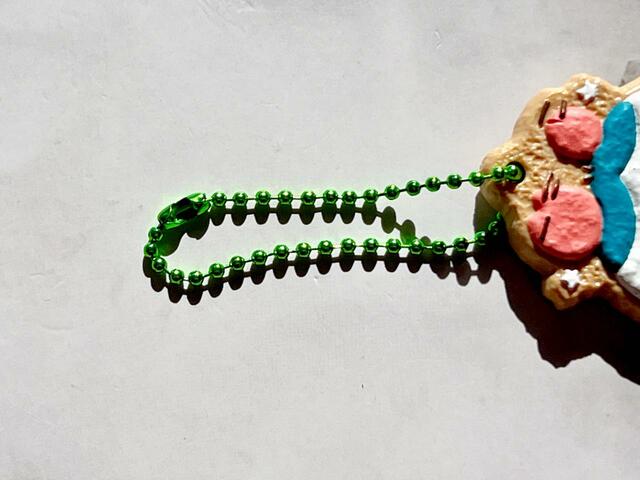 10．ハチワレ（カニ）のボールチェーンはグリーン！